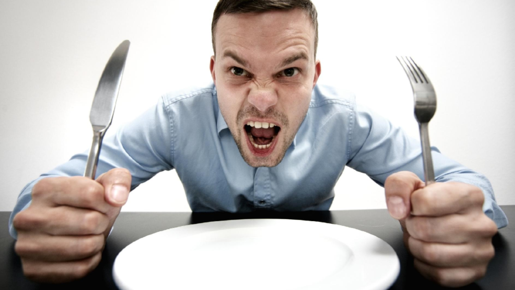 É normal sentir fome durante o emagrecimento?